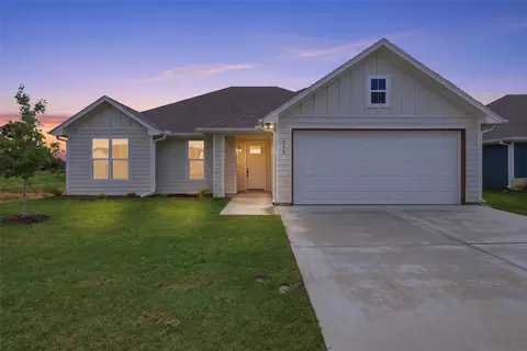 805 Lavender Ct, Tolar, TX 76476