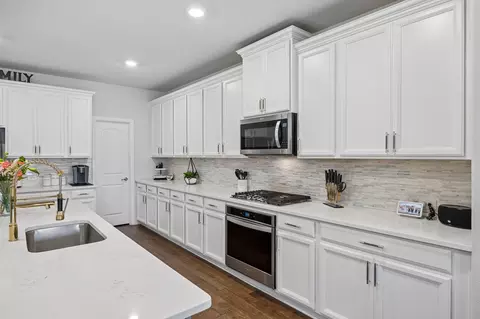 Kitchen - 5100 Unity Dr, Denton, TX 76207 photo 6 of 8