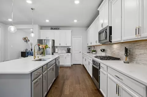 Kitchen - 5100 Unity Dr, Denton, TX 76207 photo 5 of 8