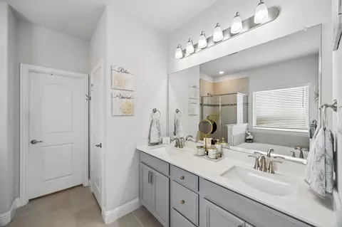 Bath - 5100 Unity Dr, Denton, TX 76207 photo 1 of 4