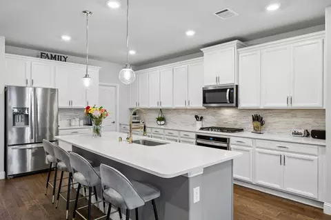 Kitchen - 5100 Unity Dr, Denton, TX 76207 photo 7 of 8