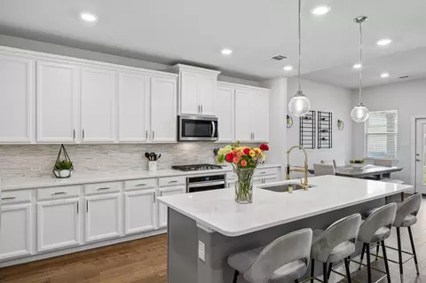 Kitchen - 5100 Unity Dr, Denton, TX 76207 photo 4 of 8