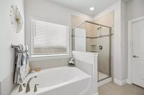 Bath - 5100 Unity Dr, Denton, TX 76207 photo 3 of 4