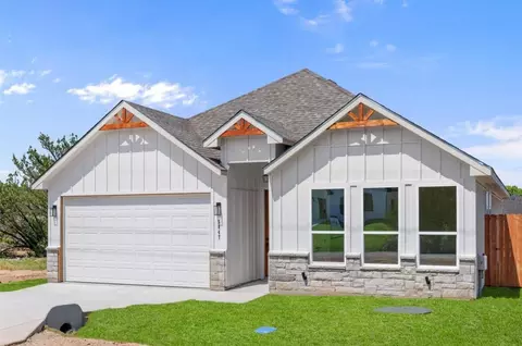 5847 Black Pine Cir, Granbury, TX 76048