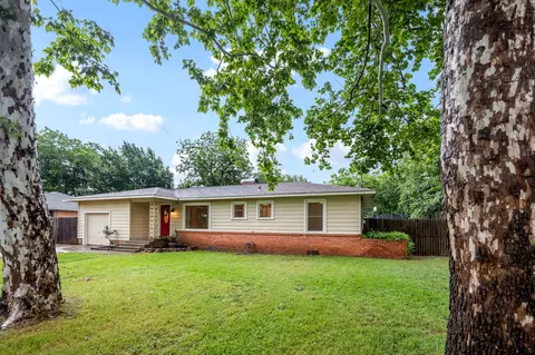 421 S 1st St, Krum, TX 76249
