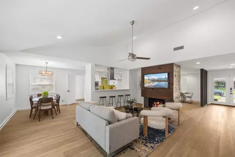 3974 Boca Bay Dr, Dallas, TX 75244