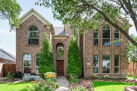 Exterior - 232 Touchdown Dr, Irving, TX 75063 photo 2 of 4