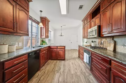 Kitchen - 232 Touchdown Dr, Irving, TX 75063 photo 3 of 3