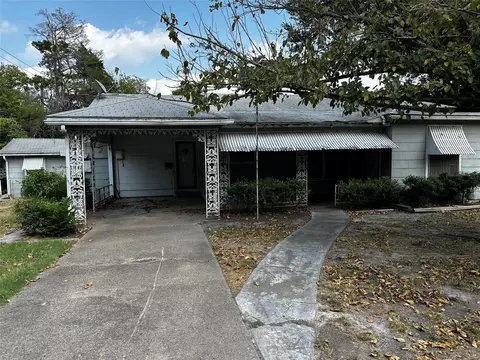 4103 4th St, Greenville, TX 75401