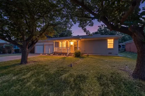 3606 Reeves St, North Richland Hills, TX 76117