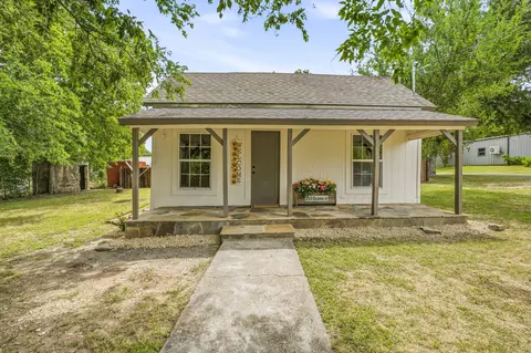 255 Glenn St, Bluff Dale, TX 76433