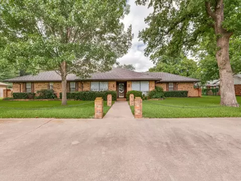 2409 Vega St, Grand Prairie, TX 75050