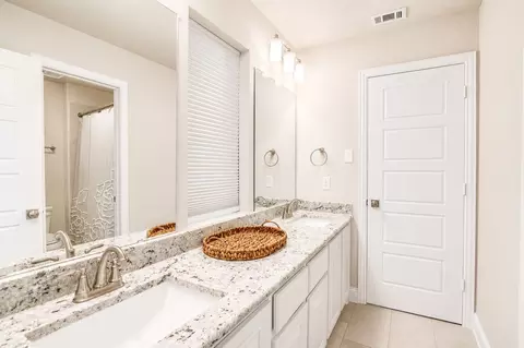 Bath - 25 Morrison Rd, Howe, TX 75459 photo 3 of 4