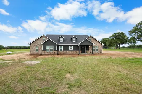1446 Faulkner Rd, Sunset, TX 76270