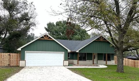 405 S 6th St, Grandview, TX 76050