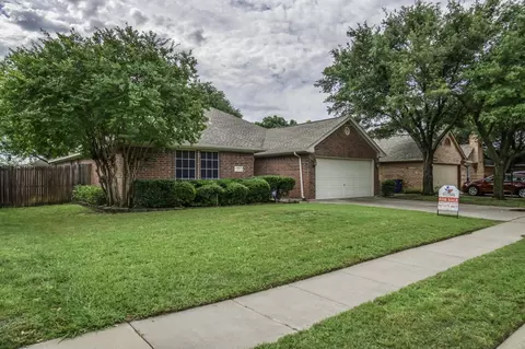 320 Shane Ln, Burleson, TX 76028