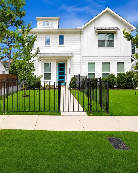 228 Sunset Ln, Fort Worth, TX 76114