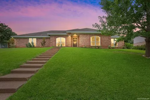 10025 Forest View Dr, Woodway, TX 76712