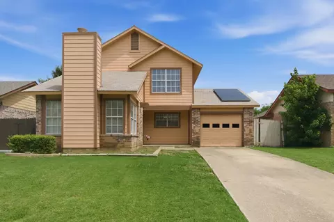 4645 Waterway Dr N, Fort Worth, TX 76137