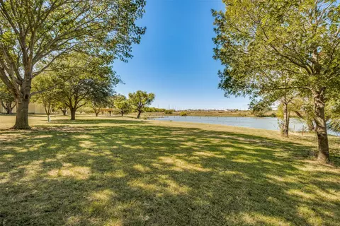 5547 Woodland Hills Dr, Denton, TX 76208