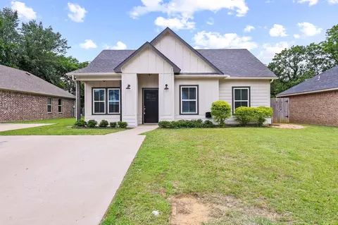 514 W Hull St, Denison, TX 75020