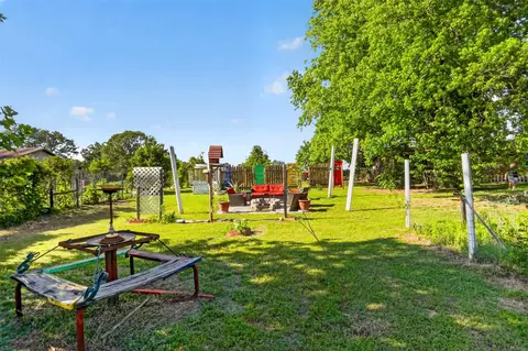Exterior - 615 W North St, Blossom, TX 75416 photo 9 of 15