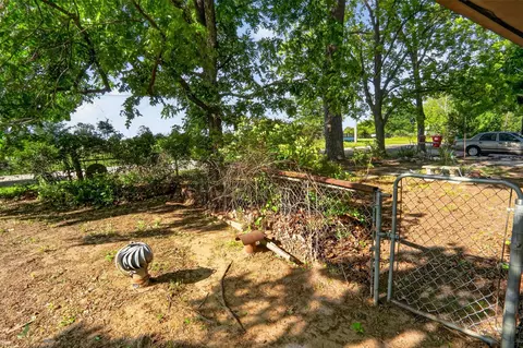Exterior - 615 W North St, Blossom, TX 75416 photo 12 of 15