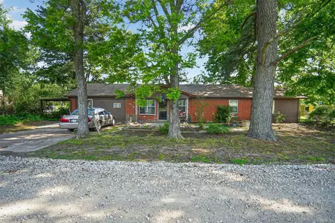 615 W North St, Blossom, TX 75416