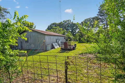 Exterior - 615 W North St, Blossom, TX 75416 photo 13 of 15