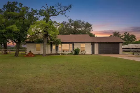 300 S Caddo St, Lipan, TX 76462