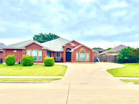1208 Rio Vista Dr, Desoto, TX 75115