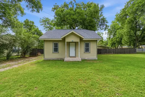 525 S Austin St, De Leon, TX 76444