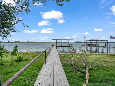 1011 E Lake Dr, Weatherford, TX 76087