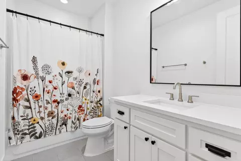 Bath - 417 Kestrel Ct, Aledo, TX 76008 photo 5 of 5