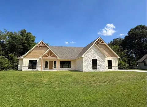 5040 Farm Road 195, Paris, TX 75462