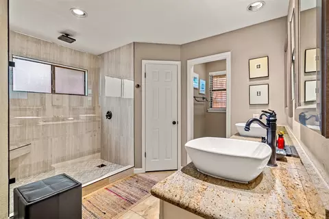 Bath - 407 Dillard Ln, Coppell, TX 75019 photo 1 of 4