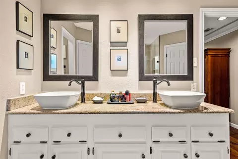 Bath - 407 Dillard Ln, Coppell, TX 75019 photo 2 of 4