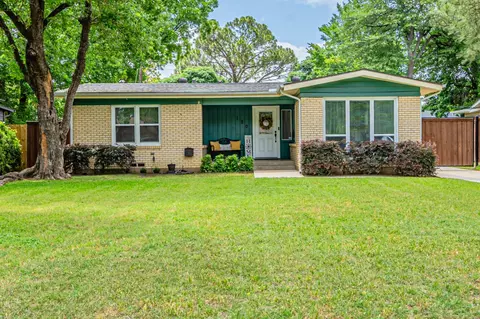 120 E Scotland Dr, Irving, TX 75062