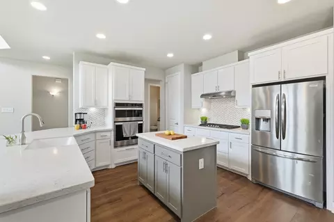 Kitchen - 6212 Leatherstem Rd, Argyle, TX 76226 photo 2 of 3