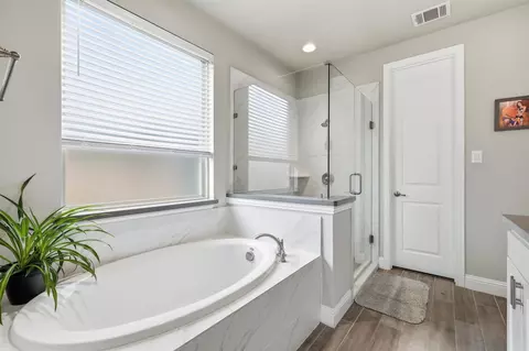 Bath - 6212 Leatherstem Rd, Argyle, TX 76226 photo 3 of 7