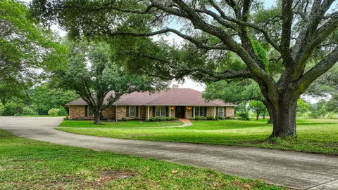 1113 Mockingbird Cir, Ennis, TX 75119