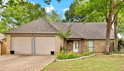 513 Harrington Ln, Euless, TX 76039
