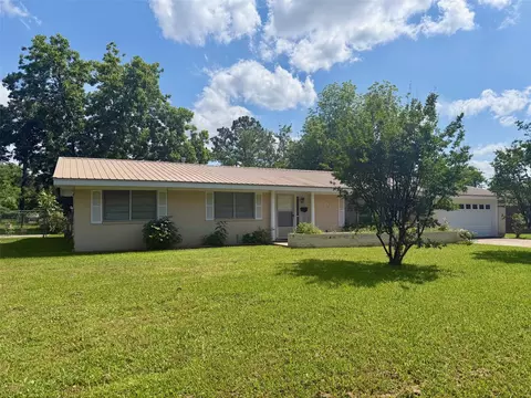 802 W 4th St, Clarksville, TX 75426
