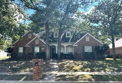 1408 Flying Jib Dr, Azle, TX 76020