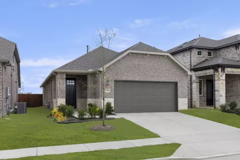 5915 Laurel Lake Ln, Pilot Point, TX 76258