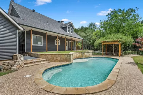 1561 Whitecrest Dr, Whitney, TX 76692
