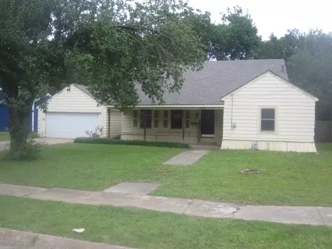 1104 Park Ave, Bonham, TX 75418