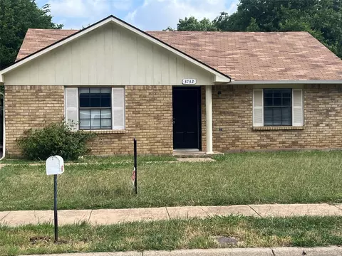 3732 Seven Gables St, Fort Worth, TX 76133
