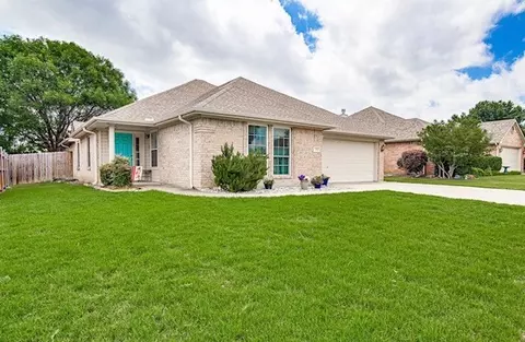 316 Angela Dr, Burleson, TX 76028