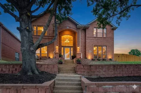2400 Manchester Dr, Carrollton, TX 75006